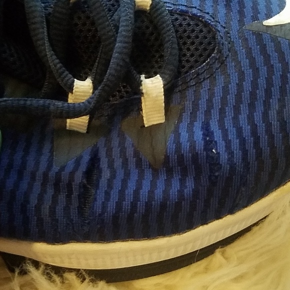 Nike Basketball Shoes - Picture 2 of 3